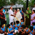 മാതൃദിനത്തോടനുബന്ധിച്ച് ഇരിങ്ങാലക്കുട ജവഹര്‍ ബാല വിഹാര്‍ സംഘടിപ്പിച്ച പരിപാടിയില്‍ നിയുക്ത എം എല്‍ എ അഡ്വ. തോമസ് ഉണ്ണിയാടന്‍ അമ്മമാരെ ആദരിക്കുന്നു