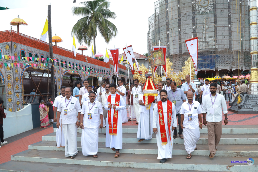 പറപ്പൂക്കര ഫൊറോന പള്ളിയിലെ വിശുദ്ധ ലോന മുത്തപ്പന്റെ തിരുനാള്‍ പ്രദക്ഷിണം.