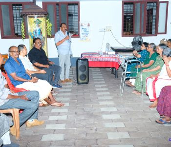 റോട്ടറി ക്ലബ്ബിന്റെ സ്‌നേഹസ്പര്‍ശം പദ്ധതിയുടെ ഭാഗമായി ഇരിങ്ങാലക്കുട റോട്ടറി ക്ലബ് അംഗങ്ങള്‍ എടക്കുളം സംഗമേശാലയം സന്ദര്‍ശനത്തോടനുബന്ധിച്ച് നടത്തിയ സമ്മേളനം റോട്ടറി പ്രസിഡന്റ് പ്രഫ.എം.എ. ജോണ്‍ ഉദ്ഘാടനം ചെയ്യുന്നു.