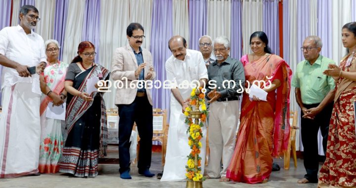 ഇരിങ്ങാലക്കുട ഭാരതീയ വിദ്യാഭവന്‍ സ്‌കൂളില്‍ സംഘടിപ്പിച്ച മെറിറ്റ് ഡേ ചടങ്ങും എജ്യുക്കേഷന്‍ എക്‌സലന്‍സ് അവാര്‍ഡ് ദാന ചടങ്ങും അഡ്വ. തോമസ് ഉണ്ണിയാടന്‍ എംഎല്‍എ ഉദ്ഘാടനം ചെയ്യുന്നു.