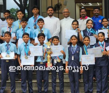 സിഐഎസ്‌സിഇ ഡി സോണ്‍ നീന്തല്‍ മത്സരങ്ങളില്‍ ഓവറോള്‍ ചാമ്പ്യന്‍ഷിപ്പ് നേടിയ ഡോണ്‍ ബോസ്‌കോ സെന്‍ട്രല്‍ സ്‌കൂള്‍ ടീം.