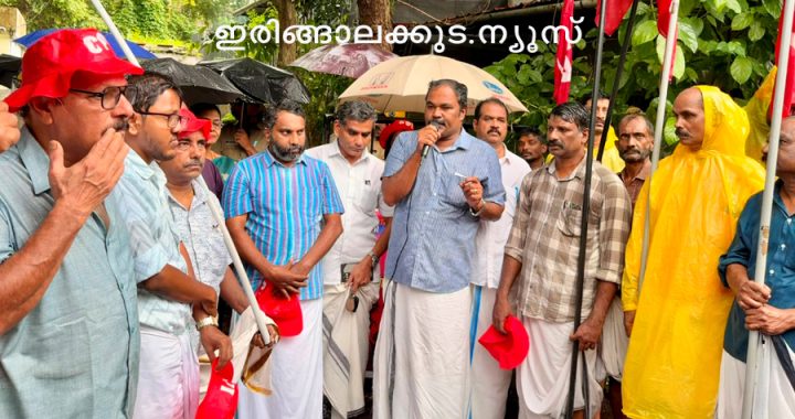 പിഎം ശ്രീ പദ്ധതിക്കെതിരെ സിപിഐ യുടെ നേതൃത്തില്‍ ഇരിങ്ങാലക്കുട വില്ലേജ് ഓഫീസിലേക്ക് നടത്തിയ പ്രതിഷേധ മാര്‍ച്ച് സിപിഐ ജില്ലാ എക്‌സിക്യൂട്ടീവ് അംഗം പി. മണി ഉദ്ഘാടനം ചെയ്യുന്നു.