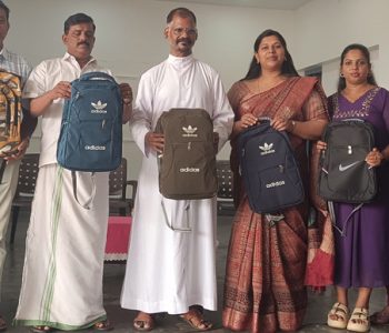 മൈഗ്രേഷന്‍ മിഷന്‍ ഇരിങ്ങാലക്കുട മേഖലാതല ഉദ്ഘാടനം ഇരിങ്ങാലക്കുട സെന്റ് മേരീസ് ഹയര്‍സെക്കന്‍ഡറി സ്‌കൂളില്‍ മാനേജര്‍ റവ.ഡോ. ലാസര്‍ കുറ്റിക്കാടന്‍ നിര്‍വഹിക്കുന്നു.