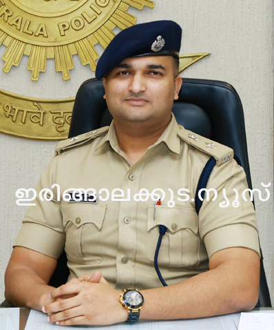 തൃശൂര്‍ റൂറല്‍ ജില്ലാ പോലീസ് മേധാവിയായി ചുമതലയേറ്റ മുഹമ്മദ് നദീമുദ്ദീന്‍ ഐപിഎസ്.