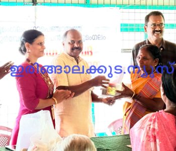 പൂമംഗലം പഞ്ചായത്തിന്റെയും ഗവ. ആയുര്‍വേദ ഡിസ്‌പെന്‍സറിയുടെയും സംയുക്താഭിമുഖ്യത്തില്‍ തൊഴിലുറപ്പ് പദ്ധതി അംഗങ്ങള്‍ക്കായി സംഘടിപ്പിച്ച മഴക്കാല രോഗപ്രതിരോധ മെഡിക്കല്‍ ക്യാമ്പ് പൂമംഗലം പഞ്ചായത്ത് പ്രസിഡന്റ് കെ.എസ്. തമ്പി ഉദ്ഘാടനം ചെയ്യുന്നു.