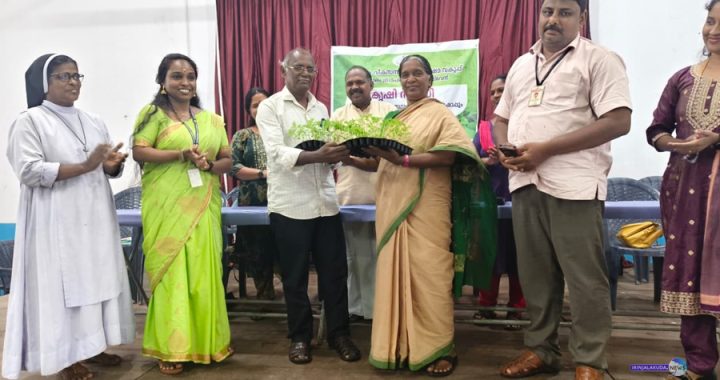 പൂമംഗലം പഞ്ചായത്തിന്റെയും കൃഷിഭവന്റെയും ആഭിമുഖ്യത്തില്‍ സംഘടിപ്പിച്ച കാര്‍ഷിക വര്‍ക്ക്ഷോപ്പും കാര്‍ഷിക പ്രദര്‍ശനശാലയും ബ്ലോക്ക് പഞ്ചായത്ത് പ്രസിഡന്റ് വത്സല ബാബു ഉദ്ഘാടനം ചെയ്യുന്നു.