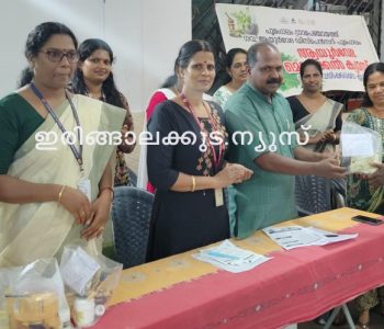 പൂമംഗലം പഞ്ചായത്തിന്റെയും പൂമംഗലം ഗവ. ആയുര്‍വേദ ഡിസ്‌പെന്‍സറിയുടെയും സംയുക്താഭിമുഖ്യത്തില്‍ വാര്‍ഡിലെ തൊഴിലുറപ്പ് പദ്ധതി അംഗങ്ങള്‍ക്കായി സംഘടിപ്പിച്ച മഴക്കാല രോഗപ്രതിരോധ മെഡിക്കല്‍ ക്യാമ്പ് പഞ്ചായത്ത് പ്രസിഡന്റ് കെ.എസ്. തമ്പി ഉദ്ഘാടനം ചെയ്യുന്നു.