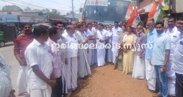കെഎസ്ആര്‍ടിസി ബസുകളില്‍ സ്ത്രീകള്‍ക്ക് സൗജന്യ യാത്രയുടെ ഭാഗമായി കൊടുങ്ങല്ലൂരില്‍ നിന്നും മെഡിക്കല്‍ കോളജ് വരെ പോകുന്ന കെഎസ്ആര്‍ടിസി ബസിന് പൊറത്തിശേരി മണ്ഡലം കോണ്‍ഗ്രസ് കമ്മിറ്റിയുടെ നേതൃത്വത്തില്‍ മാപ്രാണം സെന്ററില്‍ സ്വീകരണം നല്‍കുന്നു.