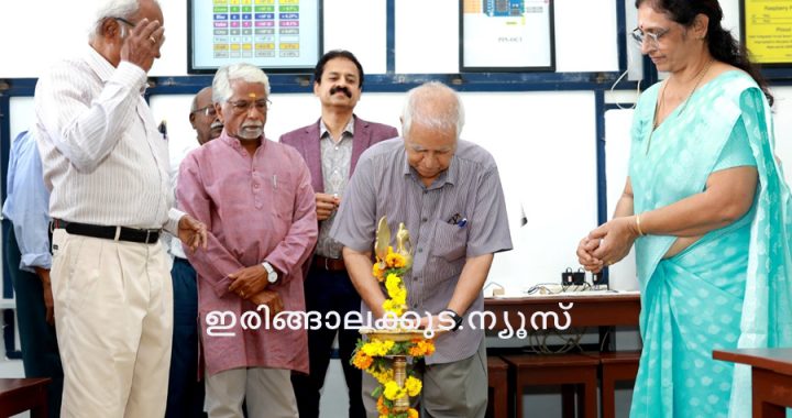 ഇരിങ്ങാലക്കുട ഭാരതീയ വിദ്യാഭവനില്‍ ഇന്നൊവേഷന്‍ ക്രീയേറ്റീവ് ആന്‍ഡ് ടെക്‌നിക്കല്‍ ലാബിന്റെ ഉദ്ഘാടനം ഇരിങ്ങാലക്കുട ക്രൈസ്റ്റ് കോളജ് രസതന്ത്ര വിഭാഗം മുന്‍ മേധാവി പ്രഫ. ആര്‍. ജയറാം  നിര്‍വഹിക്കുന്നു.