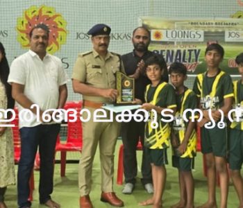 സ്‌കൂള്‍ തല ഓപ്പണ്‍ ബെയര്‍ഫൂട്ട് പെനാല്‍റ്റി ഷൂട്ടൗട്ടില്‍ യുപി വിഭാഗത്തില്‍ നാലാം സ്ഥാനം നേടിയ പൊറത്തിശേരി മഹാത്മാ യുപി സ്‌കൂള്‍ വിദ്യാര്‍ഥികള്‍.