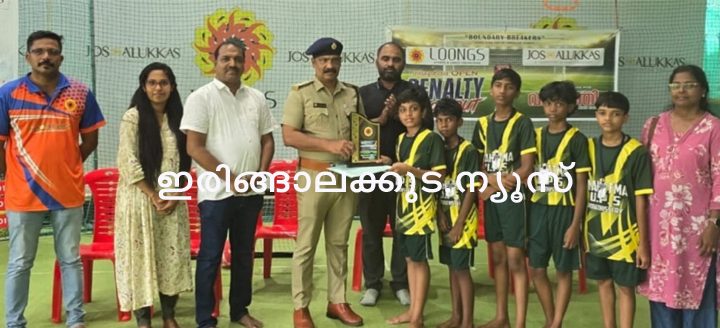 സ്‌കൂള്‍ തല ഓപ്പണ്‍ ബെയര്‍ഫൂട്ട് പെനാല്‍റ്റി ഷൂട്ടൗട്ടില്‍ യുപി വിഭാഗത്തില്‍ നാലാം സ്ഥാനം നേടിയ പൊറത്തിശേരി മഹാത്മാ യുപി സ്‌കൂള്‍ വിദ്യാര്‍ഥികള്‍.