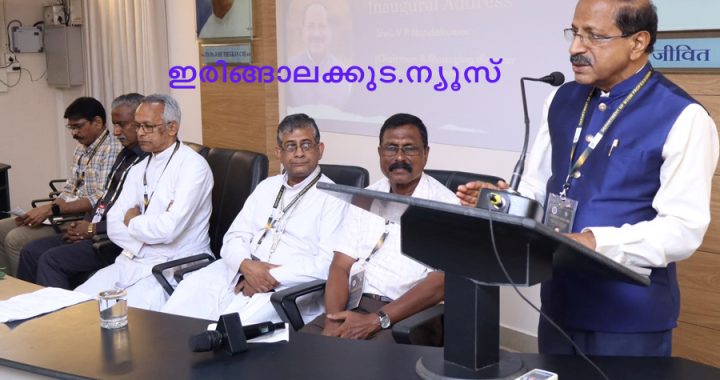 ഇരിങ്ങാലക്കുട ക്രൈസ്റ്റ് കോളജ് ബികോം പ്രഫഷണല്‍ വിഭാഗത്തിന്റെ നേതൃത്വത്തില്‍ സംഘടിപ്പിക്കുന്ന കൊമേഴ്‌സിയാതോണ്‍ എന്ന 15 മണിക്കൂര്‍ ദൈര്‍ഘ്യമുള്ള തുടര്‍ച്ചയായ സെമിനാര്‍ റെക്കോര്‍ഡ് ശ്രമം മണപ്പുറം ഫിനാന്‍സ് ലിമിറ്റഡ് മാനേജിംഗ് ഡയറക്ടറും ചെയര്‍മാനുമായ വി.പി. നന്ദകുമാര്‍ ഉദ്ഘാടനം ചെയ്യുന്നു.