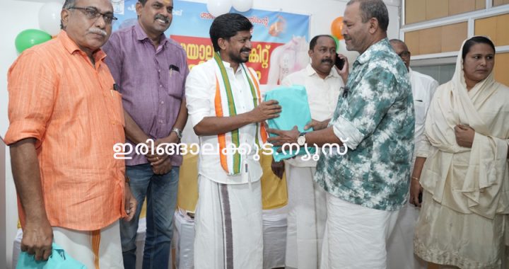 വെള്ളാങ്കല്ലൂര്‍ പീപ്പിള്‍സ് വെല്‍ഫെയര്‍ കോ ഓപ്പറേറ്റീവ് സൊസൈറ്റിയുടെയും പീപ്പിള്‍സ് നീതി ലാബിന്റെയും സംയുക്താഭിമുഖ്യത്തില്‍ സംഘടിപ്പിക്കുന്ന സൗജന്യ ഡയാലിസിസ് കിറ്റ് വിതരണ പരിപാടി യുവജന ക്ഷേമ കായിക വകുപ്പ് മന്ത്രി അഡ്വ. ഒ.ജെ. ജനീഷ് ഉദ്ഘാടനം ചെയ്യുന്നു.