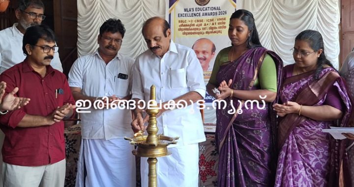 ഇരിങ്ങാലക്കുട ഗവ. ബോയ്‌സ് സ്‌കൂളില്‍ സംഘടിപ്പിച്ച എംഎല്‍എ എക്‌സലന്‍സി പുരസ്‌കാര സമര്‍പ്പണ ചടങ്ങ് അഡ്വ. തോമസ് ഉണ്ണിയാടന്‍ എംഎല്‍എ ഉദ്ഘാടനം ചെയ്യുന്നു.