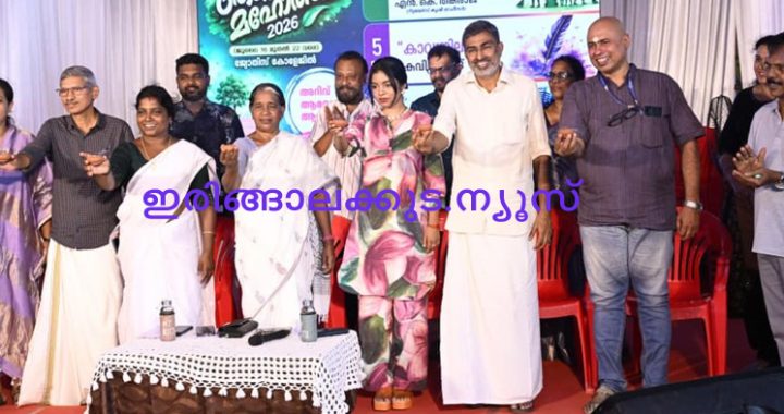 വിഷന്‍ ഇരിങ്ങാലക്കുടയുടെ 10 ാമത് ഞാറ്റുവേല മഹോത്സവത്തിലെ മാലിന്യമകറ്റുന്ന മാലാഖമാര്‍ എന്ന പരിപാടി സുഗന്ധം പരത്തിക്കൊണ്ട് ഉദ്ഘാടനം ചെയ്തപ്പോള്‍.