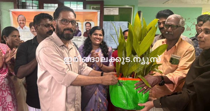 കാറളം പഞ്ചായത്ത് ഞാറ്റുവേലച്ചന്ത ജില്ലാ പഞ്ചായത്ത് വൈസ് പ്രസിഡന്റ് ടി.കെ. സുധീഷ് ഉദ്ഘാടനം ചെയ്യുന്നു.