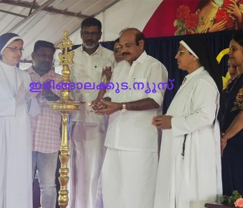 ഇരിങ്ങാലക്കുട ലിറ്റില്‍ ഫഌര്‍ സ്‌കൂളില്‍ സംഘടിപ്പിച്ച മെറിറ്റ് ഡേ അഡ്വ. തോമസ് ഉണ്ണിയാടന്‍ എംഎല്‍എ ഉദ്ഘാടനം ചെയ്യുന്നു.