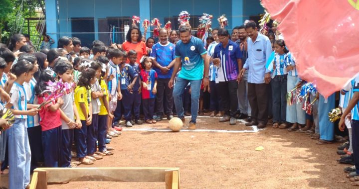 മാടായിക്കോണം ചാത്തന്‍ മാസ്റ്റര്‍ മെമ്മോറിയല്‍ ഗവ. യുപി സ്‌കൂളില്‍ സംഘടിപ്പിച്ച ഷൂട്ട് ഔട്ട് മത്സരം വാര്‍ഡ് കൗണ്‍സിലര്‍ അജിത് കുമാര്‍ കൊല്ലാറ ആദ്യ ഗോള്‍ അടിച്ചുകൊണ്ട് ഉദ്ഘാടനം ചെയ്യുന്നു.