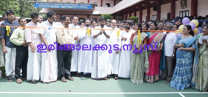 മൂര്‍ക്കനാട് സെന്റ് ആന്റണീസ് ഹയര്‍സെക്കന്‍ഡറി സ്‌കൂളിലെ ബാസ്‌കറ്റ്‌ബോള്‍ കോര്‍ട്ടിന്റെ ഉദ്ഘാടനം കായിക, യുവജനക്ഷേമ വകുപ്പ് മന്ത്രി ഒ.ജെ. ജനീഷ് നിര്‍വഹിക്കുന്നു.