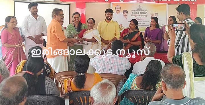 പടിയൂര്‍ പഞ്ചായത്തില്‍ സംഘടിപ്പിച്ച കര്‍ഷക സഭയും ഞാറ്റുവേല ചന്തയും ബ്ലോക്ക് പഞ്ചായത്ത് പ്രസിഡന്റ് വത്സല ബാബു ഉദ്ഘാടനം ചെയ്യുന്നു.
