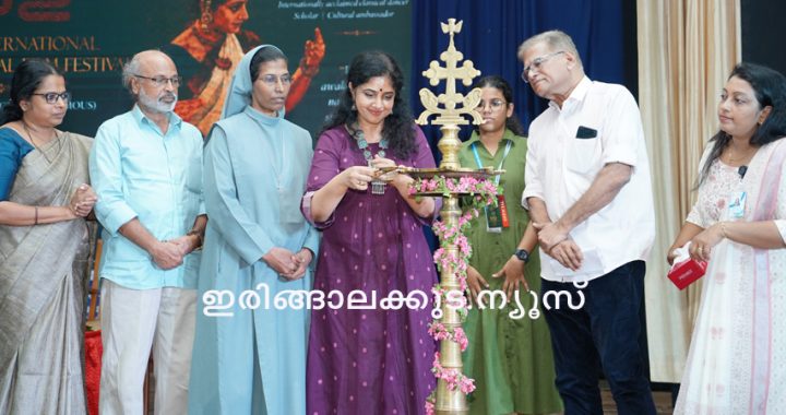 ഇരിങ്ങാലക്കുട സെന്റ് ജോസഫ്‌സ് കോളജില്‍ മൂന്നാമത് ഋതു അന്താരാഷ്ട്ര പരിസ്ഥിതി ലച്ചിത്ര മേളയുടെ ഉദ്ഘാടനം  പ്രശസ്ത നര്‍ത്തകിയും ഡോക്യുമെന്ററി സംവിധായികയുമായ ഡോ. മേതില്‍ ദേവിക നിര്‍വഹിക്കുന്നു.