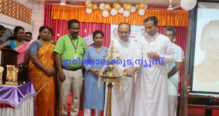 മൂര്‍ക്കനാട് സെന്റ് ആന്റണീസ് ഹയര്‍ സെക്കന്‍ഡറി സ്‌കൂളില്‍ വിജയോത്സവവും പ്രവേശനോത്സവവും ഇരിങ്ങാലക്കുട രൂപതാ കോര്‍പ്പറേറ്റ് മാനേജര്‍ ഫാ. സീജോ ഇരുമ്പന്‍ ഉദ്ഘാടനം ചെയ്യുന്നു.