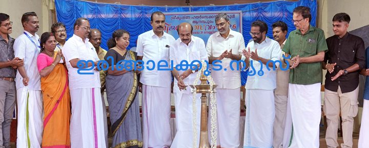 ആനന്ദപുരം ശ്രീകൃഷ്ണ ഹയര്‍സെക്കന്‍ഡറി സ്‌കൂളില്‍ സംഘടിപ്പിച്ച വിജയോത്സവം അഡ്വ. തോമസ് ഉണ്ണിയാടന്‍ എംഎല്‍എ ഉദ്ഘാടനം ചെയ്യുന്നു.
