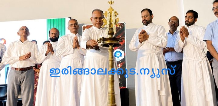 ഇരിങ്ങാലക്കുട ക്രൈസ്റ്റ് എന്‍ജിനീയറിംഗ് കോളജില്‍ സംഘടിപ്പിച്ച ബിടെക്, എംബിഎ, എംടെക്, എംസിഎ ബാച്ചുകളുടെ അധ്യയനാരംഭം പരിപാടി സിഎംഐ ദേവമാതാ പ്രൊവിന്‍സിന്റെ പ്രൊവിന്‍ഷ്യല്‍ റവ.ഡോ. ജോസ് നന്തിക്കര സിഎംഐ ഉദ്ഘാടനം ചെയ്യുന്നു.
