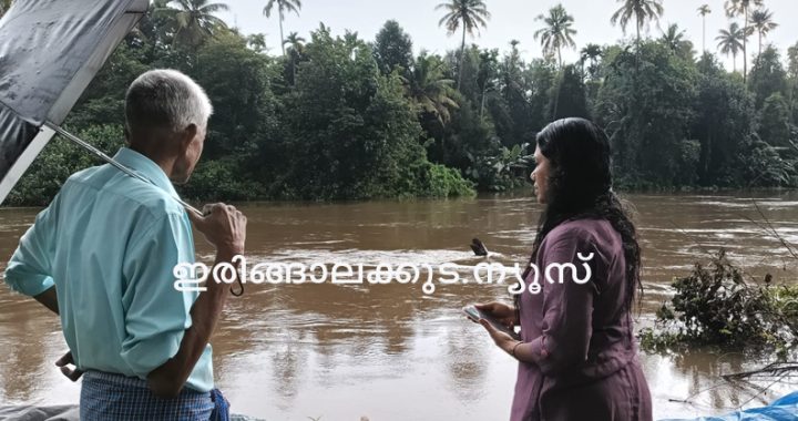 രാപ്പാളിന് സമീപം അപകടാവസ്ഥയിലായ പറാതോട് ബണ്ട് പറപ്പൂക്കര വില്ലേജ് ഓഫീസര്‍ പ്രസീദ ഗോപിനാഥ് സന്ദര്‍ശിച്ച് വിലയിരുത്തുന്നു.