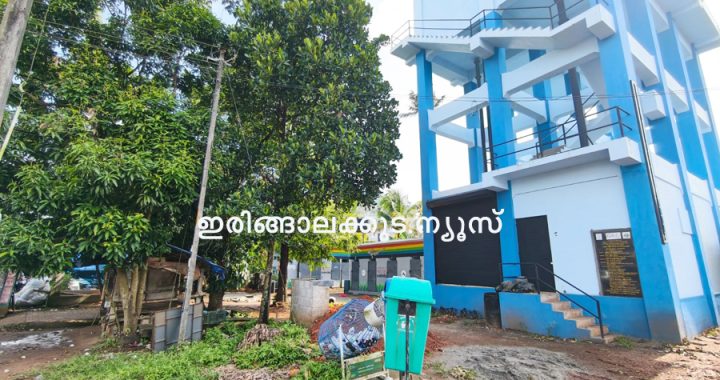 ഫോട്ടോ ക്യാപ്ഷന്‍() സാമൂഹ്യവിരുദ്ധരുടെ താവളമായി മാറിയ ഇരിങ്ങാലക്കുട മാര്‍ക്കറ്റിലെ ജലസംഭരണി പരിസരം