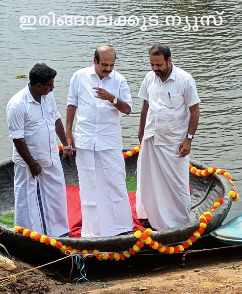 കാറളം പഞ്ചായത്തിന്റെ നന്തി തൂവാനം ടൂറിസം പദ്ധതിയുടെ ഭാഗമായി കൊട്ടവഞ്ചിയുടെയും കയാക്കിന്റെയും ട്രയല്‍ റണ്‍ അഡ്വ. തോമസ് ഉണ്ണിയാടന്‍ എംഎല്‍എ ഉദ്ഘാടനം ചെയ്യുന്നു.