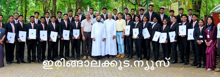 ദുബായിലെ ജുമേറ മദിനാത്ത് ഹോട്ടലില്‍ പരിശീലനത്തിനായി പോകുന്ന ക്രൈസ്റ്റ് കോളജിലെ ഹോട്ടല്‍ മാനേജ്‌മെന്റ് വിദ്യാര്‍ഥികള്‍.