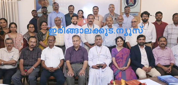 ക്രൈസ്റ്റ് കോളജിലെ സുവോളജി ഡിപ്പാര്‍ട്ട്‌മെന്റില്‍ അമ്പതാമത്തെ പിഎച്ച്ഡി എന്ന നേട്ടം കൈവരിച്ചതിന്റെ ഭാഗമായി ഇതുവരെ പിഎച്ച്ഡി കരസ്ഥമാക്കിയവരെ ആദരിച്ചപ്പോള്‍.