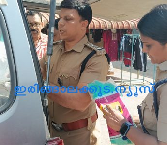 ഇരിങ്ങാലക്കുട മാര്‍ക്കറ്റില്‍ ആരോഗ്യവിഭാഗത്തിന്റെ നേതൃത്വത്തില്‍ പരിശോധന നടത്തുന്നു.
