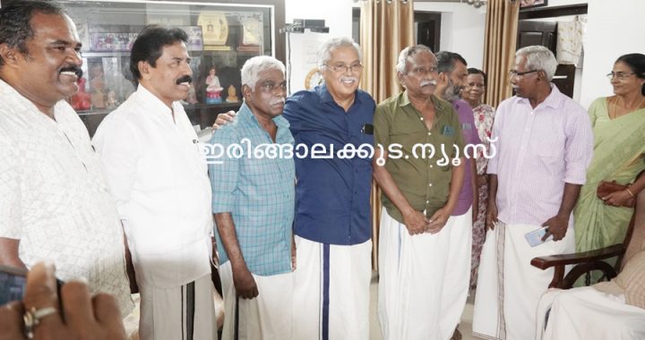 സിപിഐ സംസ്ഥാന സെക്രട്ടറി ബിനോയ് വിശ്വം കമ്യൂണിസ്റ്റ് നേതാവ് പി.കെ. ചാത്തന്‍ മാസ്റ്ററുടെ മാപ്രാണത്തെ വീട് സന്ദര്‍ശിക്കുകയും കുടുംബാംഗങ്ങളുമായി സൗഹൃദ സംഭാഷണം നടത്തുകയും ചെയ്തപ്പോള്‍.