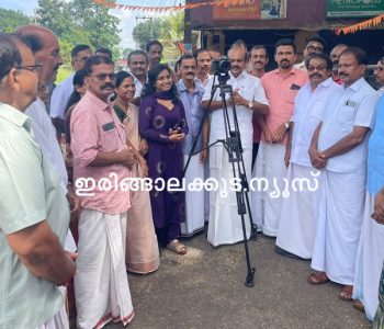 മുന്‍ എംഎല്‍എ രാഘവന്‍ പൊഴേക്കടവിലിന്റെ ജീവചരിത്ര ഡോക്യുമെന്ററിയുടെ സ്വിച്ച് ഓണ്‍ കര്‍മം അഡ്വ. തോമസ് ഉണ്ണിയാടന്‍ എംഎല്‍എ നിര്‍വഹിക്കുന്നു.