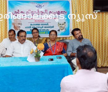 അവിട്ടത്തൂര്‍ എല്‍ബിഎസ്എം ഹയര്‍സെക്കന്‍ഡറി സ്‌കൂളില്‍ സംഘടിപ്പിച്ച ലാല്‍ ബഹാദൂര്‍ ശാസ്ത്രി സ്മൃതി ക്വിസ് പുരസ്‌കാര വിതരണചടങ്ങ് അഡ്വ. തോമസ് ഉണ്ണിയാടന്‍ എംഎല്‍എ ഉദ്ഘാടനം ചെയ്യുന്നു.