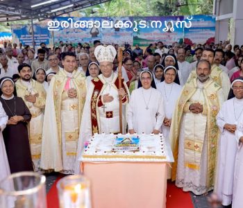 വിശുദ്ധ എവുപ്രാസ്യയുടെ 149 ാം ജന്മദിനത്തിരുനാളിനോടനുബന്ധിച്ച് കാട്ടൂര്‍ എവുപ്രാസ്യ ജന്മഗൃഹ കപ്പേളയില്‍ നടന്ന  ദിവ്യബലിക്ക് ശേഷം ഹൊസൂര്‍ രൂപത ബിഷപ് മാര്‍ സെബാസ്റ്റ്യന്‍ പൊഴോലിപറമ്പില്‍ ജന്മദിന കേക്ക് മുറിക്കുന്നു.