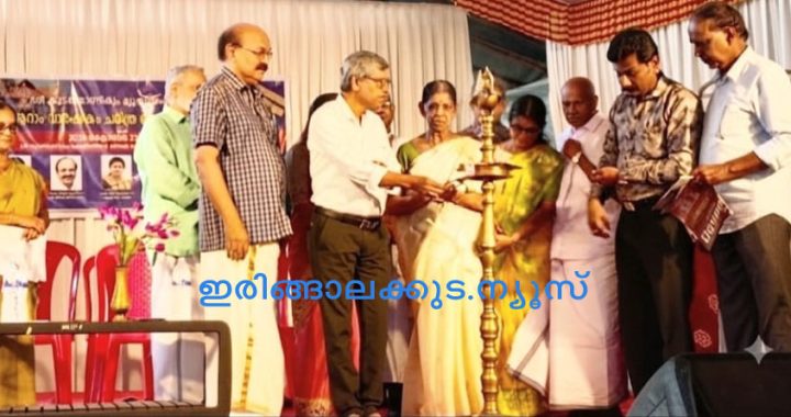 ഇരിങ്ങാലക്കുട കൂടല്‍മാണിക്യം ദേവസ്വം മ്യൂസിയം ആന്‍ഡ് ആര്‍ക്കൈവ്‌സിന്റെ ആറാം വാര്‍ഷികവും ചരിത്ര സെമിനാറിന്റെ ഉദ്ഘാടന ചടങ്ങില്‍ ദേവസ്വം ചെയര്‍മാന്‍ അഡ്വ. സി.കെ ഗോപി തിരി തെളിയിക്കുന്നു.