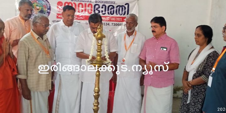 പൂമംഗലം സേവാഭാരതിയുടെയും അരിപ്പാലം പണിക്കാട്ടില്‍ ശ്രീഭുവനേശ്വരി ക്ഷേത്രസമിതിയുടെയും കൊമ്പിടിഞ്ഞാമാക്കില്‍ ലയണ്‍സ് ക്ലബ്ബിന്റെയും സംയുക്ത ആഭിമുഖ്യത്തില്‍ സംഘടിപ്പിച്ച സൗജന്യ നേത്രരോഗ പരിശോധന ക്യാമ്പ് എസ്എന്‍ഡിപി സമാജം ട്രസ്റ്റ് പ്രസിഡന്റ് കെ.കെ. ബിനു ഉദ്ഘാടനം ചെയ്യുന്നു.