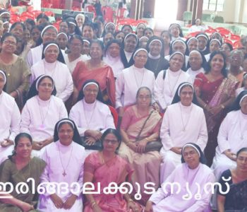 ഉദയ പ്രൊവിന്‍സിന്റെ കോര്‍പ്പറേറ്റ് എജ്യുക്കേഷന്‍ സൊസൈറ്റിക്ക് കീഴില്‍ നിന്ന് വിരമിച്ച അധ്യാപകരെയും അനധ്യാപക ജീവനക്കാരെയും ഒരുമിച്ചുകൂട്ടി സംഘടിപ്പിച്ച അലുമ്‌നി മീറ്റ് 2026 ല്‍ പങ്കെടുത്തവര്‍.