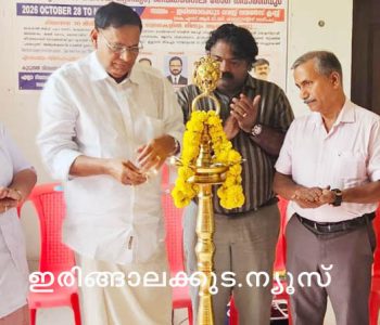 വെസ്റ്റ് ലയണ്‍സ് ക്ലബ്ബിന്റെയും കൊമ്പിടിഞ്ഞാമക്കല്‍ ലയണ്‍സ് ക്ലബ്ബിന്റെയും കംപാനിയോ കമ്പനിയുടെയും സംയുക്താഭിമുഖ്യത്തില്‍ സംഘടിപ്പിക്കുന്ന സൗജന്യ പള്‍സ് തെറാപ്പി ക്യാമ്പ് ലയണ്‍സ് ക്ലബ് മെഡിക്കല്‍ ക്യാമ്പ് കോ ഓര്‍ഡിനേറ്റര്‍ ജോണ്‍സന്‍ കോലങ്കണ്ണി ഉദ്ഘാടനം ചെയ്യുന്നു.